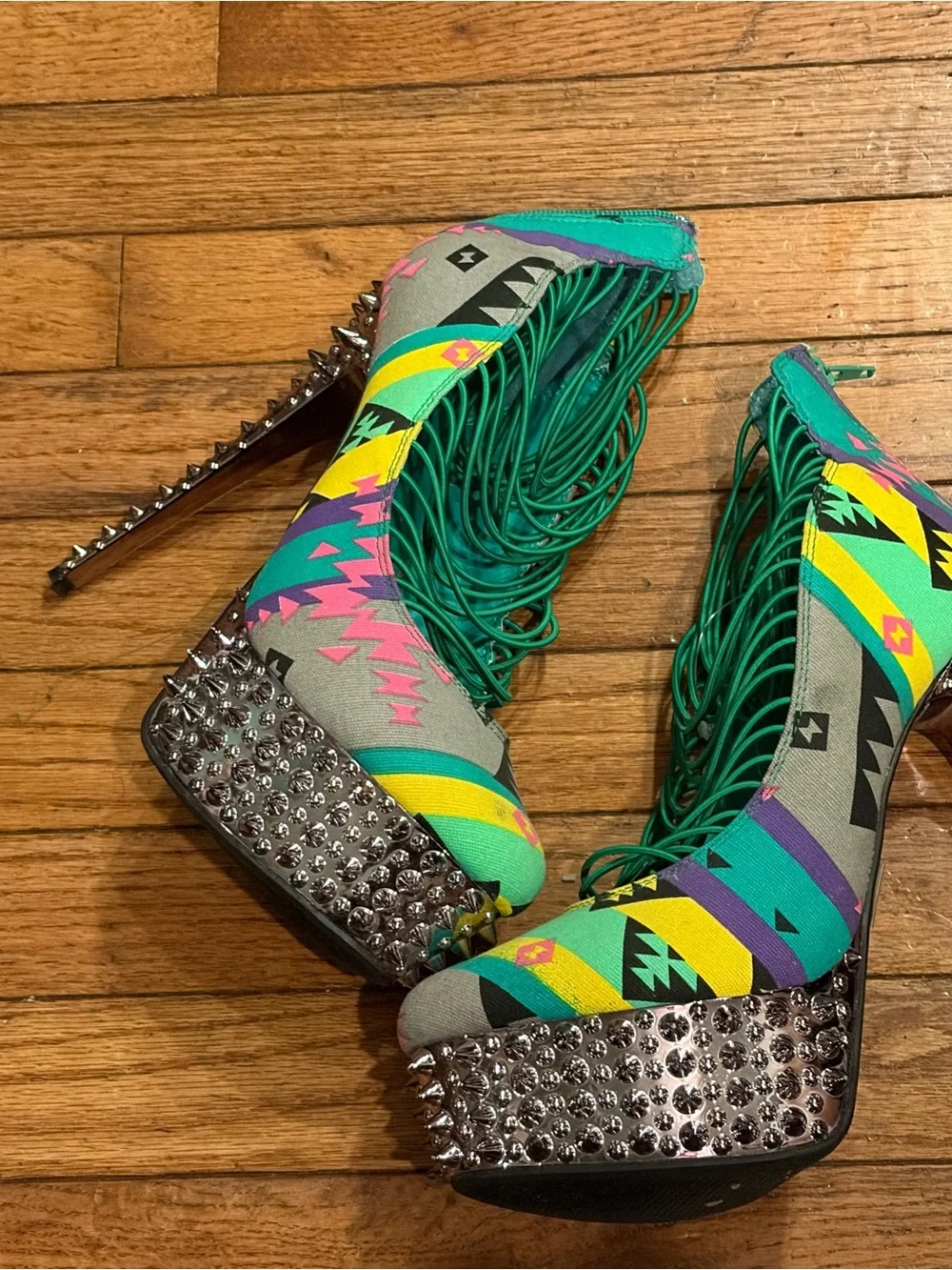 Kush Kouture Spiked Heels, size 10, Green/multi print silver heel - Picture 2 of 11